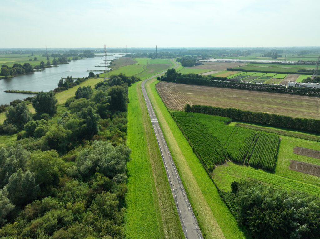luchtfoto dijk